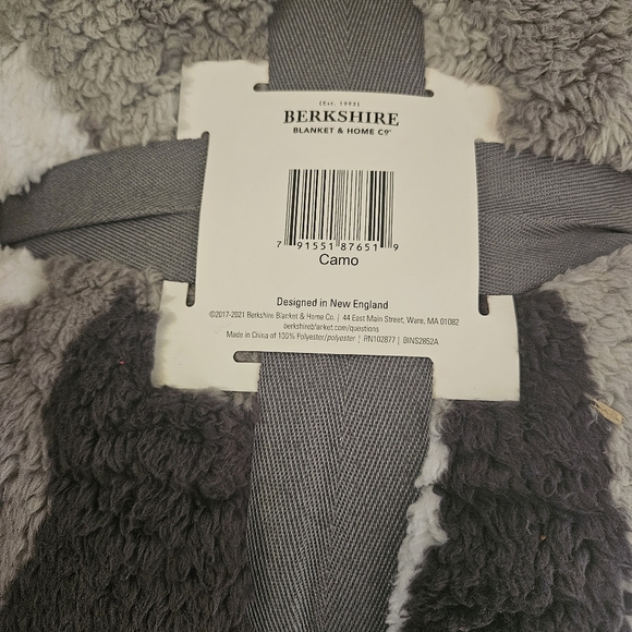 Berkshire Blanket Sherpa Cape Wrap - Picture 3 of 3